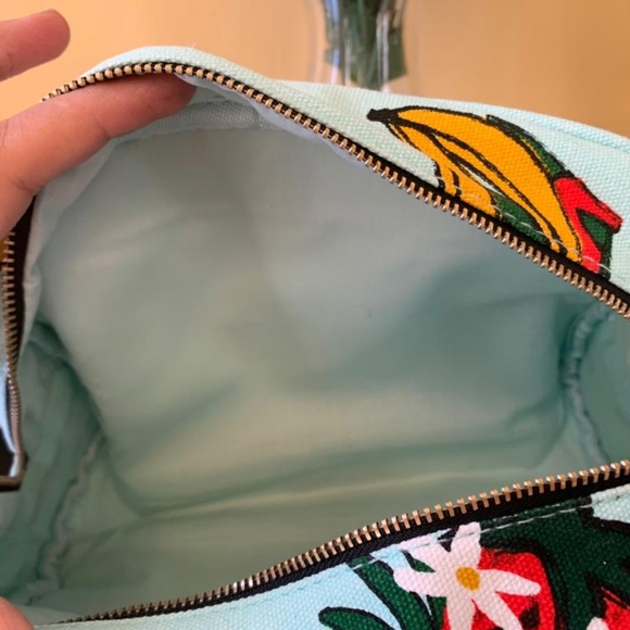 Marc Jacobs pouch converted in to shoulder bag or cross body - Picture 7 of 7